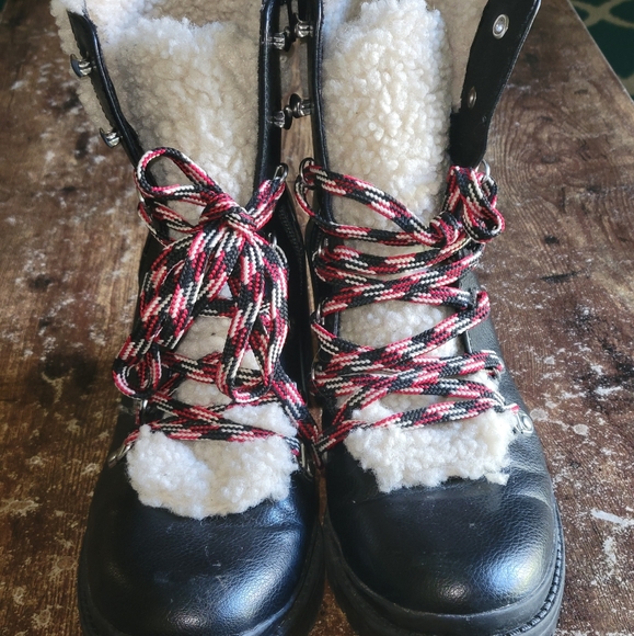 Heeled boot - Picture 5 of 8